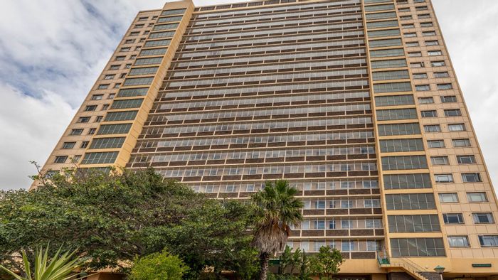 Goodwood Central Apartment For Sale: 2 Bedrooms, Pool, Gardens, Secure Parking.