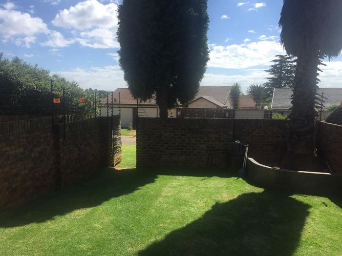 Property #2137947, Cluster for sale in Kempton Park Ext 5