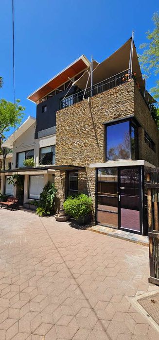 For Sale: Klein Windhoek House with 5 Bedrooms, Consulting Rooms, and Pool.