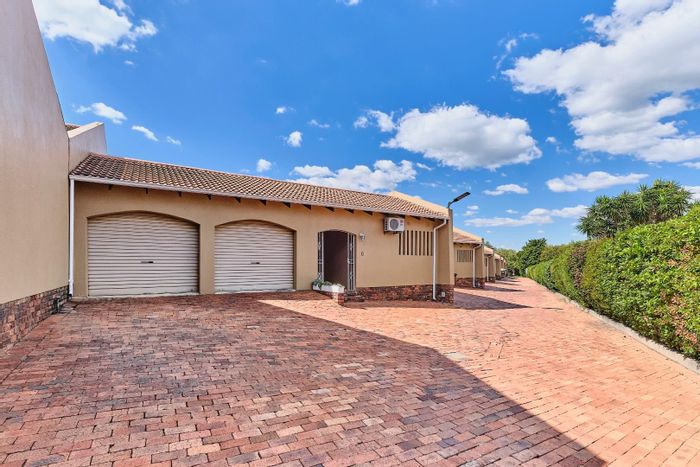 Property #2232293, Townhouse for sale in Randpark Ridge