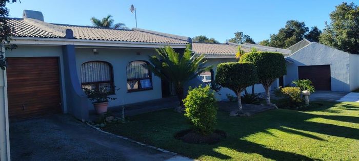 For Sale: 4-Bedroom House in George South with pool, garage, and rental potential.