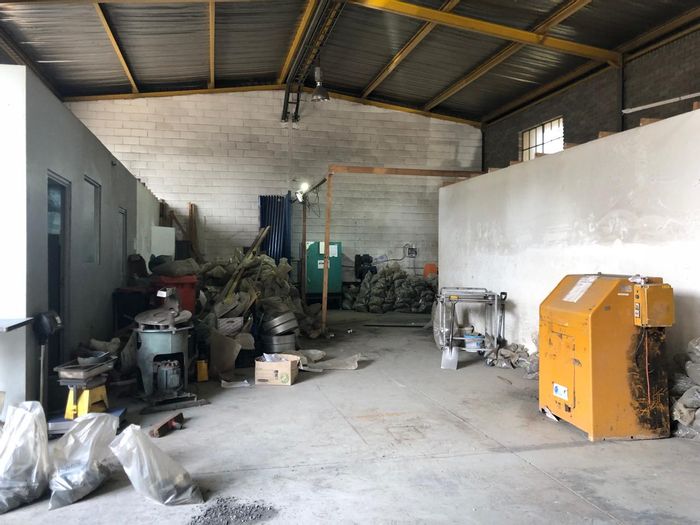 Industrial unit in Kya Sands to rent: 346m², three-phase power, 24-hour security.