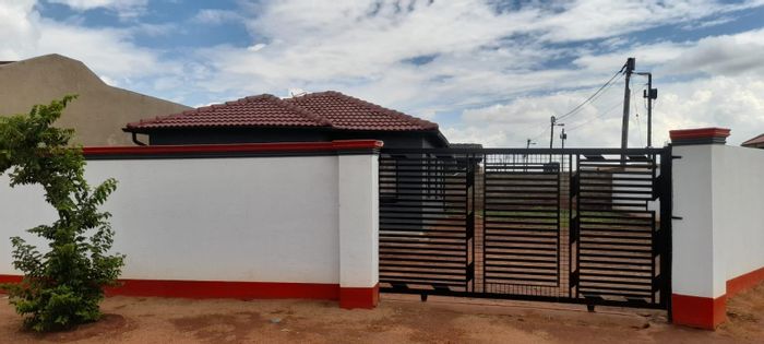 Property #2216152, House pending sale in Protea Glen Ext 28