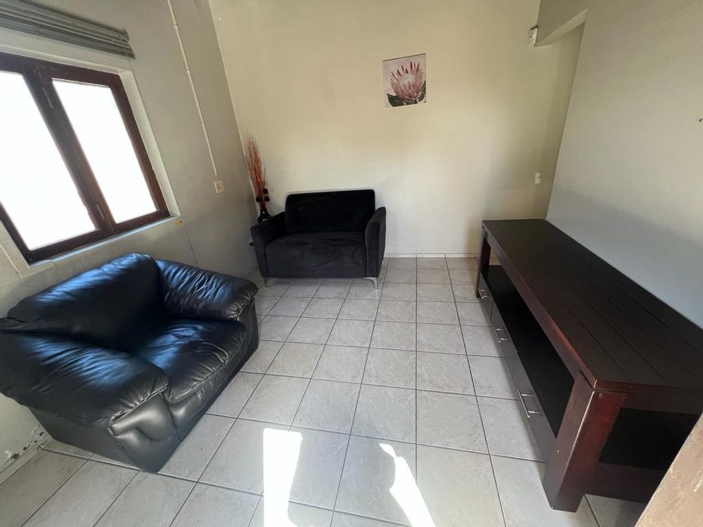 Lounge area of 1 bedroom flat