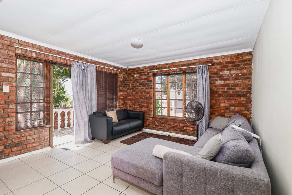 Flatlet - Lounge view 1