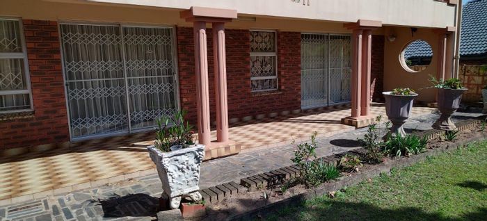 Spacious House To Rent in Tongaat Central with Garden Views