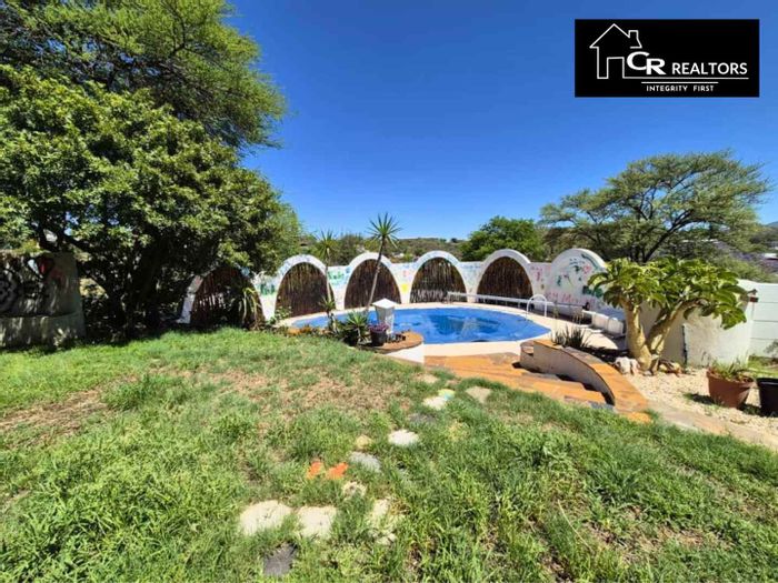 House for Rent in Luxury Hill: 3 Bedrooms, Pool, Spacious Yard, Entertainment Area.