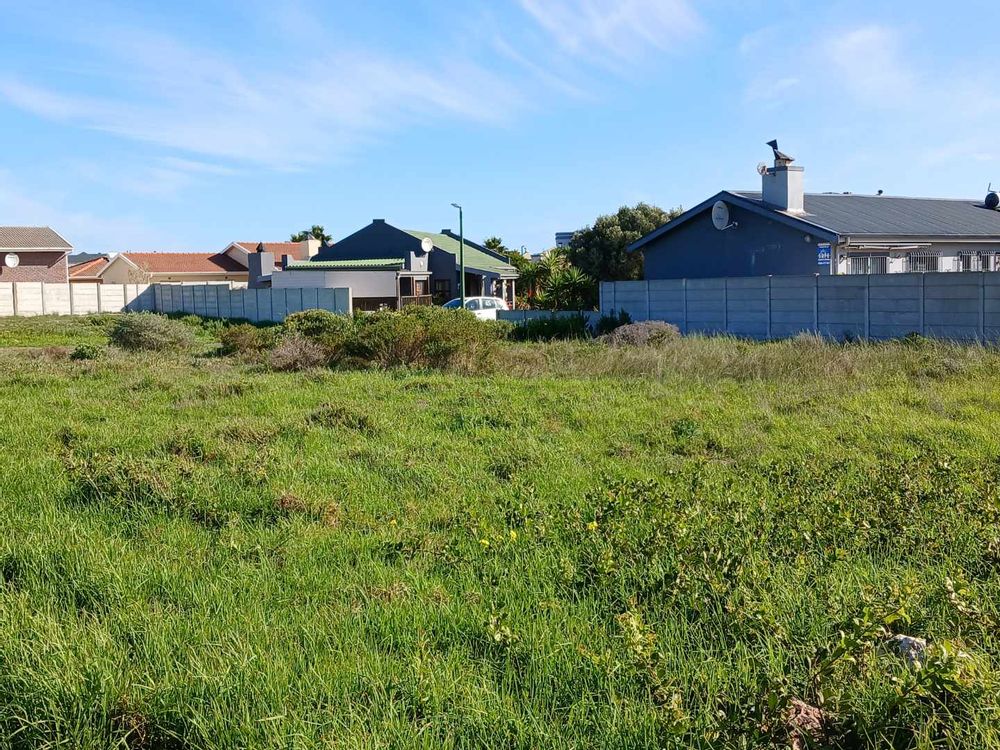 Houses behind us - in the direction of the Sea.