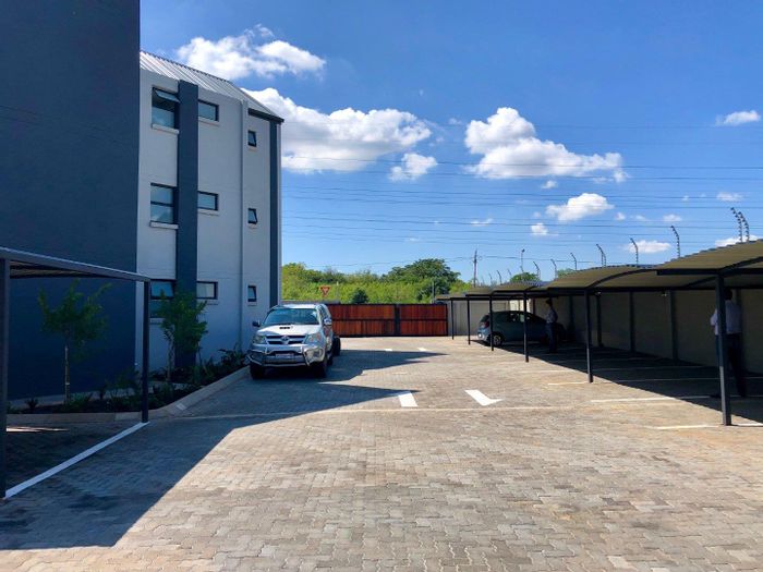 Apartment For Sale in Zwartkop Golf Estate: Access to Clubhouse, Covered Parking, Braai Area