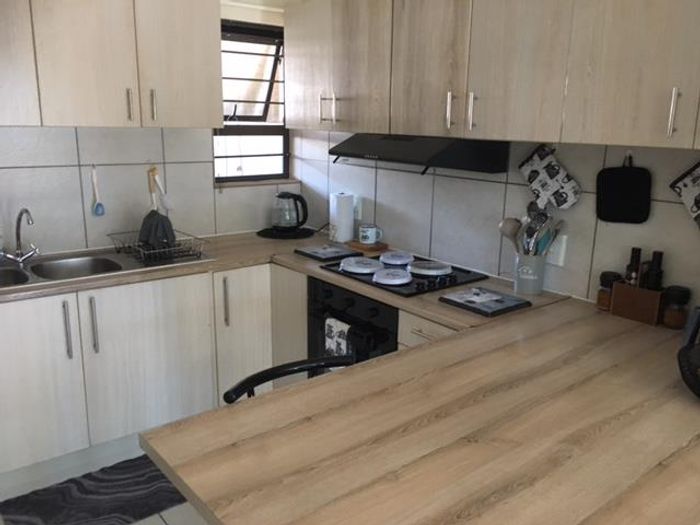 Kleine Kuppe Townhouse For Sale: 3 Bedrooms, patio, garage, close to amenities.