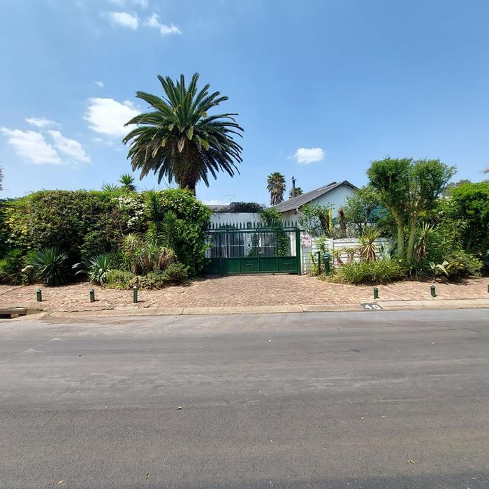 Brackendowns House For Sale: 3 beds, income-generating cottages, pool, secure parking.
