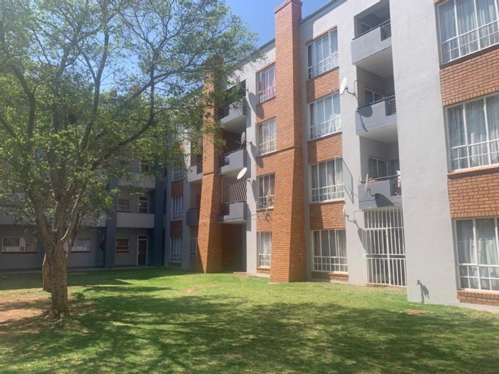 Property #2195202, Apartment for sale in Waterkloof Glen