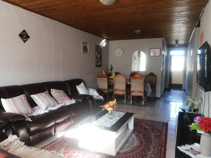 For Sale: 2-bedroom apartment in Southdale with covered parking and spacious layout.