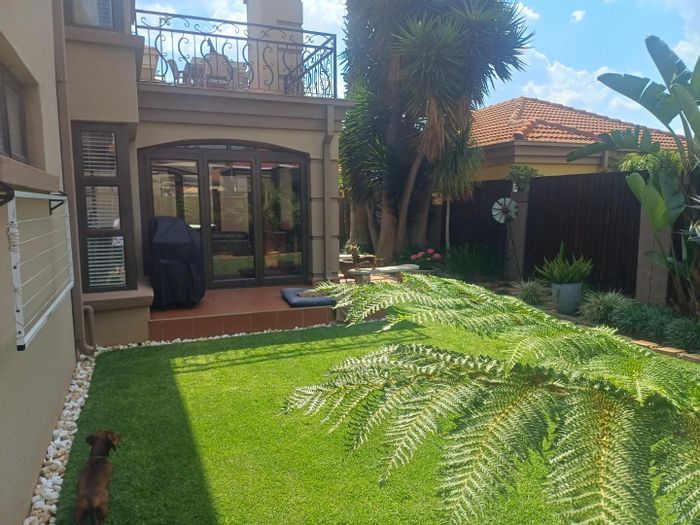 Glen Marais Cluster For Sale: 3 beds, 2.5 baths, 24-hour security, landscaped garden.