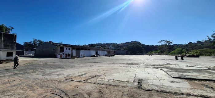 Queensburgh Central Business Space To Rent: 9000 m², customizable, ample parking, logistics-friendly.