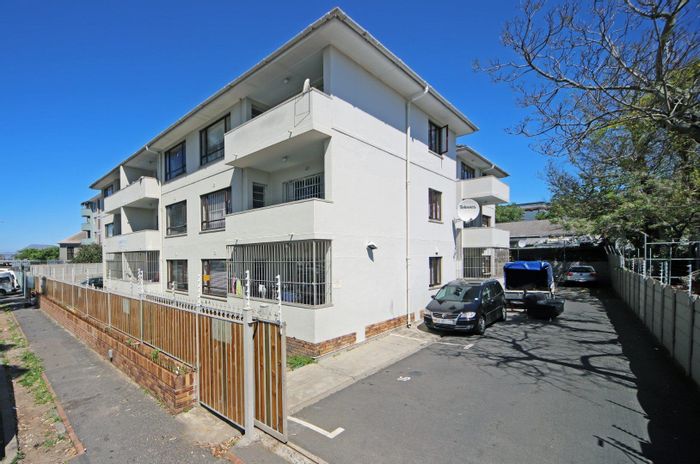 Spacious Wynberg Apartments For Sale: Prime Location, High Rental Demand, Great Investment!