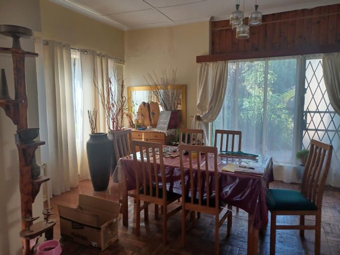 For Sale: Spacious Pretoria North house with 3 bedrooms, braai area, and ample parking.