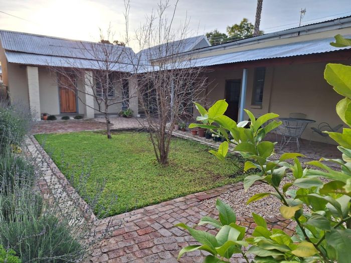 Oudtshoorn North House For Sale: Versatile Family Home with Rental Potential!