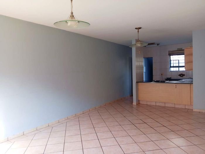 Two-bedroom apartment in Bedfordview Central with 24hr security and communal garden. To Rent.