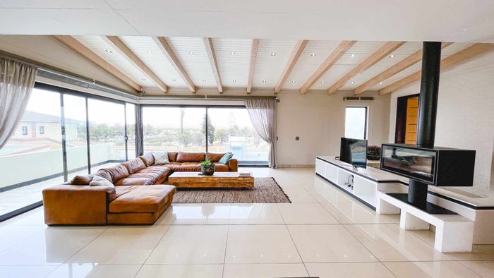 Kramersdorf Penthouse For Sale: 3 beds, private elevator, rooftop views, secure parking.