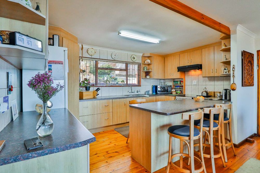 Kitchen upstairs with breakfast nook