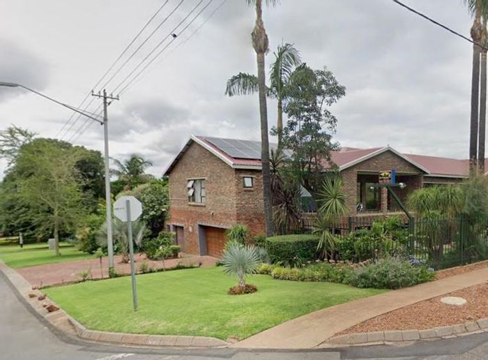 Rietfontein Apartment To Rent: 54m², gas kitchen, walk-in closet, secure parking.