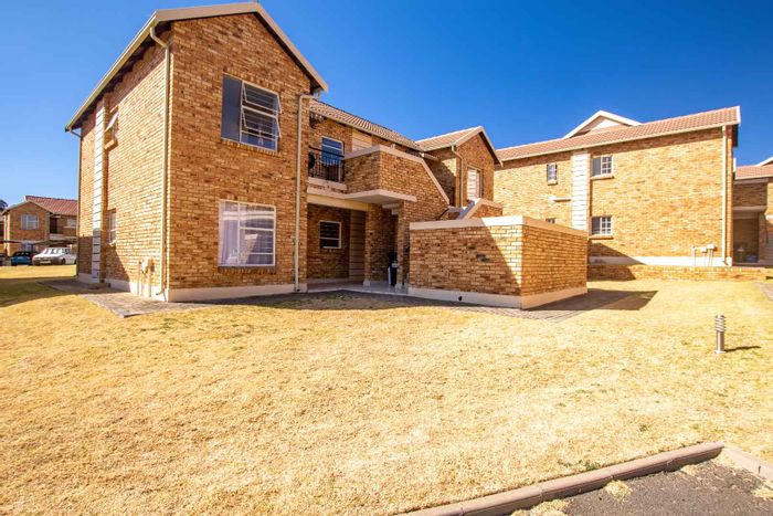 Honeypark Apartment For Sale: 2 beds, security, clubhouse, and convenient parking.