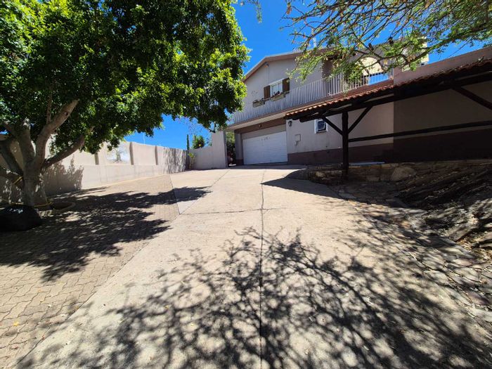 Property #2434897, House Rental Monthly in Luxury Hill