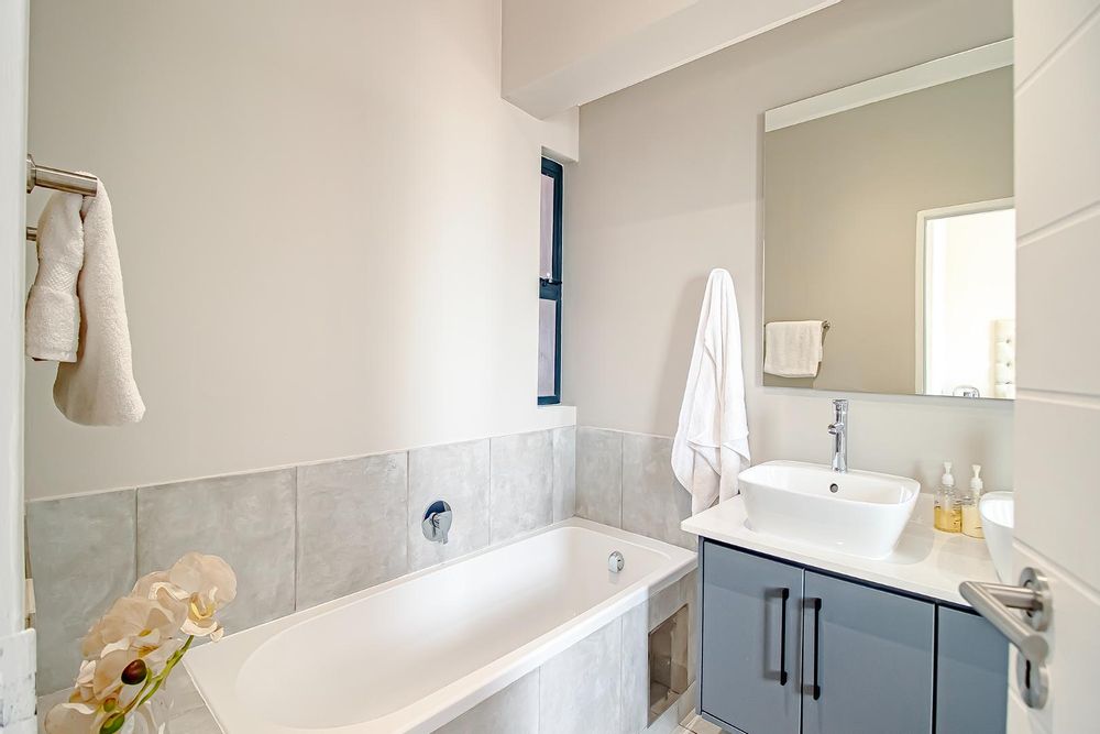 Main Bedroom bathroom