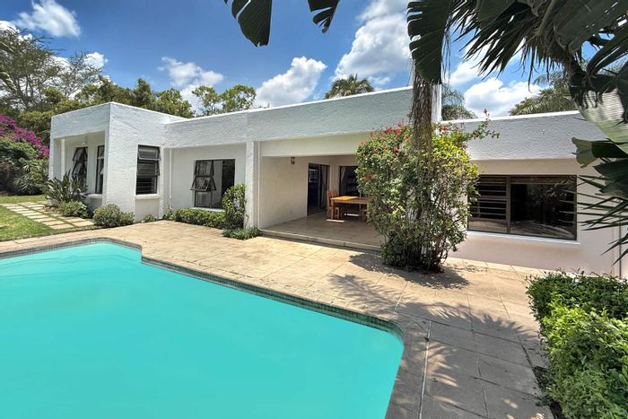 Fourways House To Rent: 3 beds, pool, garden, security, garage, solar energy.
