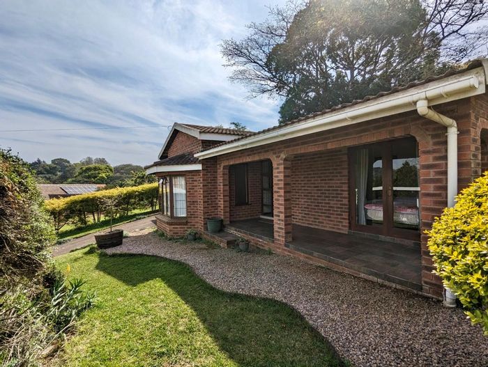 Cottage to Rent in Gillitts Central: 2 Bedrooms, Study, Private Garden, Laundry Area.