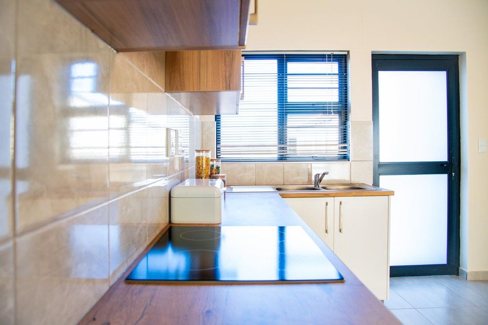 Stylish kitchen with BIS & BIC.