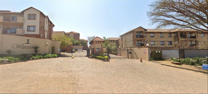 1-Bedroom Apartment For Sale in Carlswald North with 2 Parking Spaces, Convenient Location.