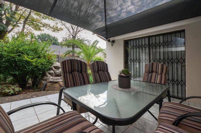 Brackenhurst House For Sale: 5 Bedrooms, Flatlet, 4 Garages, Pet-Friendly Garden.