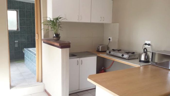 Cottage To Rent in Rondebosch East: 1 bed, pool, courtyard, all-inclusive amenities.