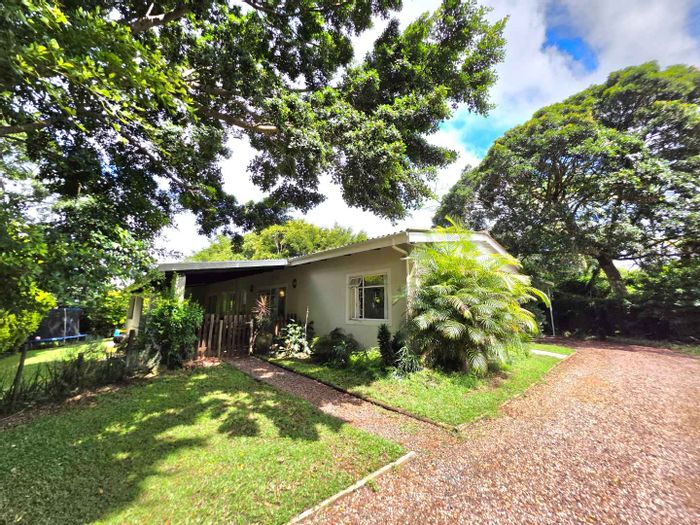 For Sale: Townhouse in Waterfall Central with 3 bedrooms, patio, and garden.