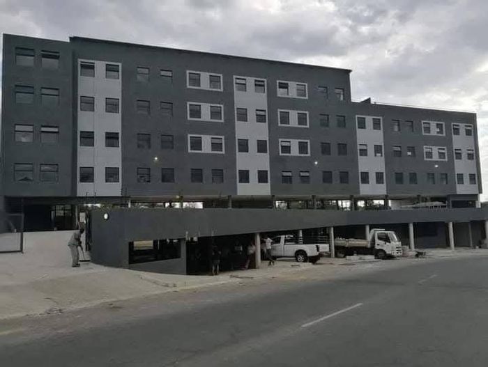 For Sale: Apartment in Windhoek West, close to amenities, 24-hour security.