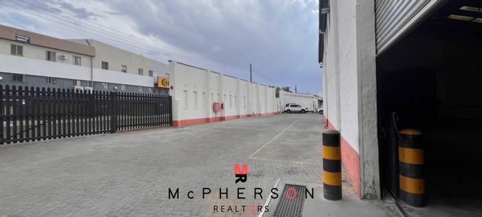 Mixed Use Property To Rent in Southern Industrial Area: Offices, workshop, spray booths available.