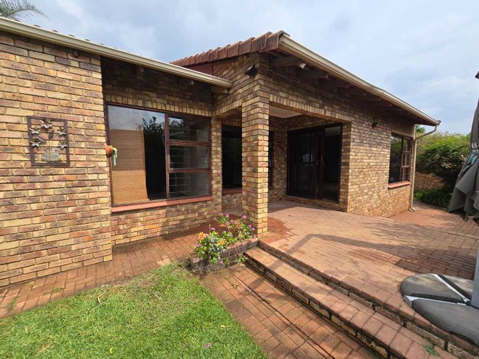 Property #2218493, Cluster rental monthly in Fourways