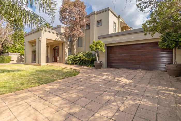 Northcliff Cluster To Rent: 4 beds, gourmet kitchen, pet-friendly, secure estate.