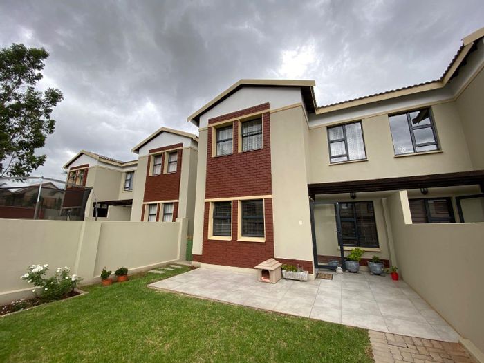 3-Bedroom Townhouse To Rent in Equestria with Garden, Pool, and 24-Hour Security.