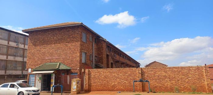 Property #2205339, Apartment for sale in Kempton Park Central
