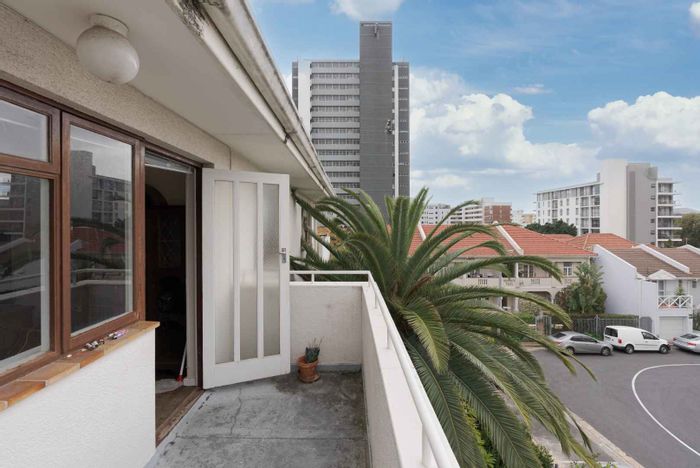 Property #2056377, Apartment sold in Sea Point