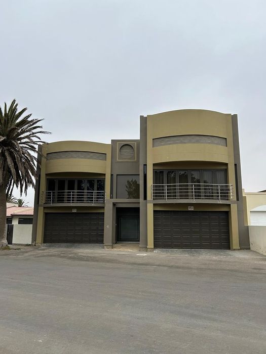 For Sale: House in Lagoon with 3 bedrooms, double garages, and indoor braai.