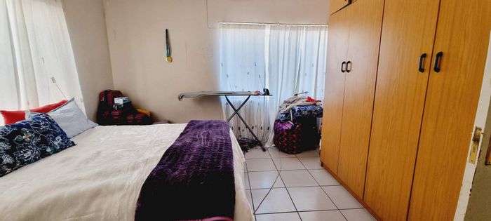 Cimbebasia House For Sale: 3 bedrooms, 2 bathrooms, garage, needs attention.