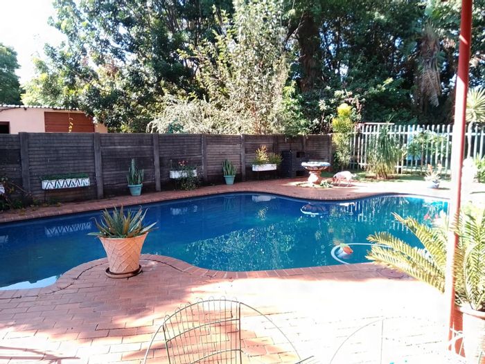 Wolmer House For Sale: 4 Bedrooms, Flatlet, Pool, Braai Area, Electric Fence.
