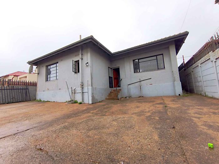 For Sale: House in Brixton, ideal for student accommodation with income potential.