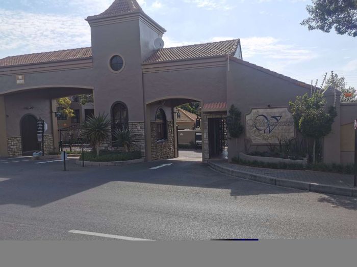 Property #2107262, Apartment for sale in Lonehill