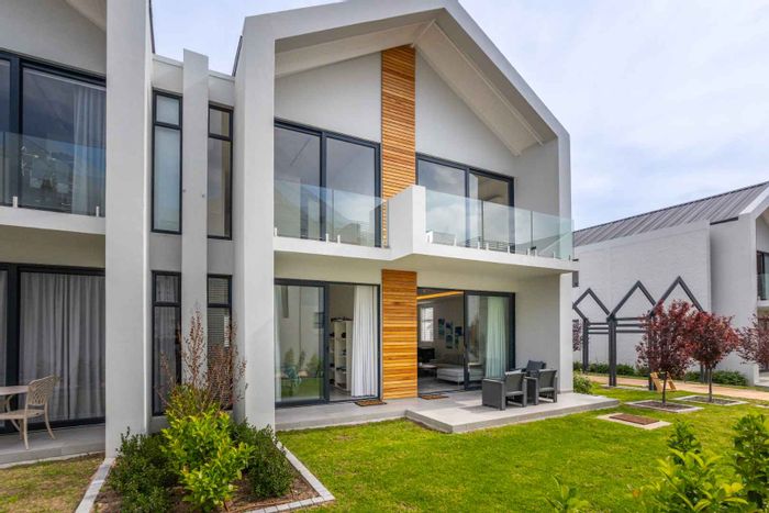 For Sale: 2-Bedroom Apartment in Val De Vie Estate with premium appliances and en-suite.