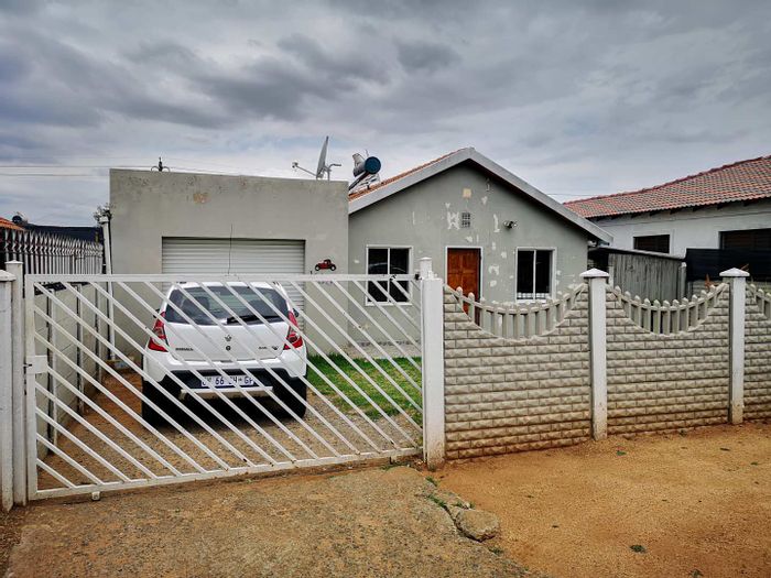 Property #2201131, House for sale in Lenasia Ext 13